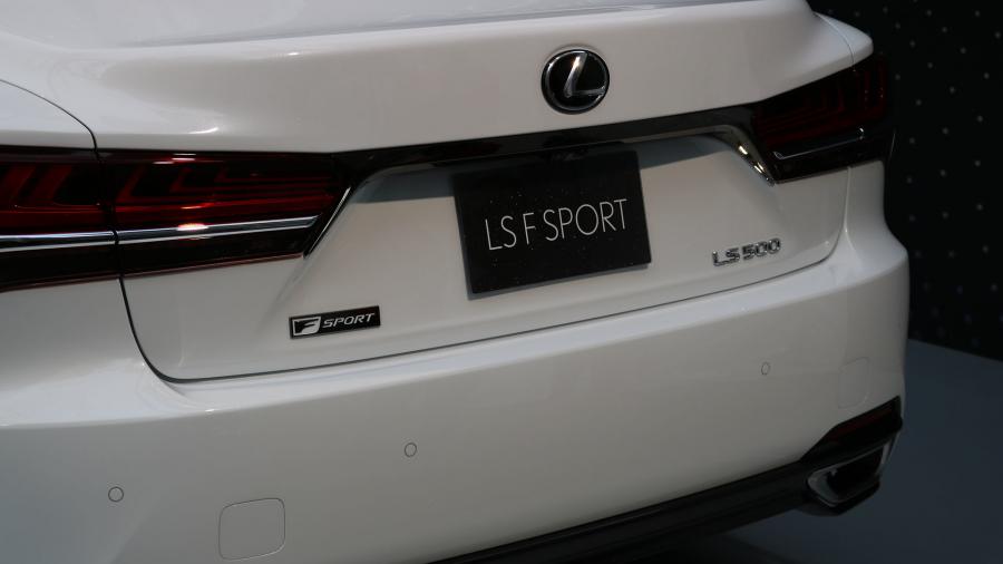 2018-lexus-ls-500-f-sport.jpgyeye.jpg