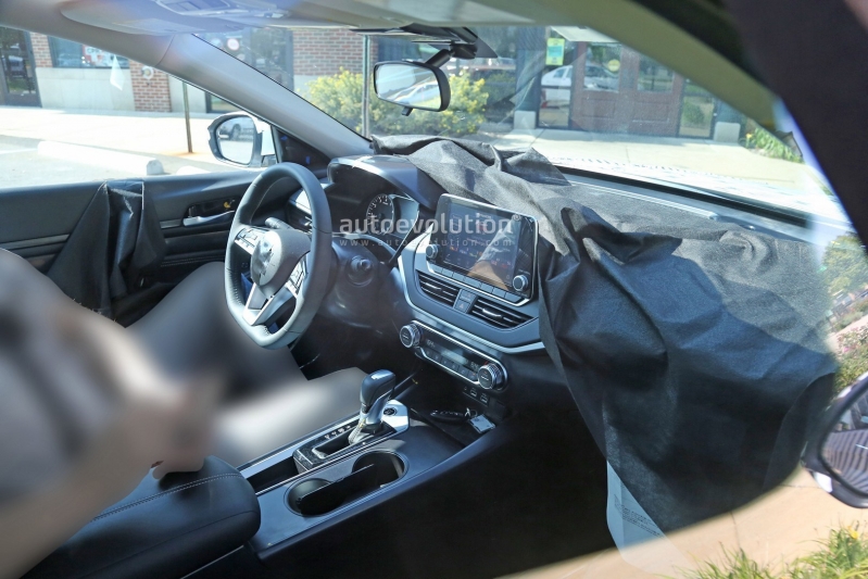 2019-nissan-altima-spied-inside-and-out-is-targeting-the-accord-and-camry_14.jpg