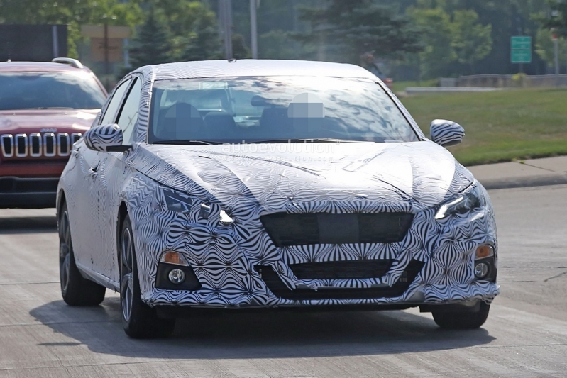 2019-nissan-altima-spied-inside-and-out-is-targeting-the-accord-and-camry_12.jpg