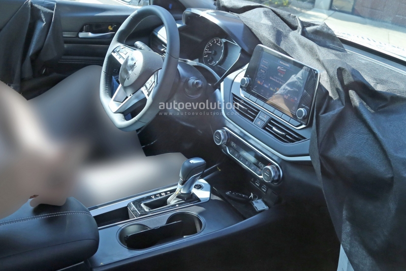 2019-nissan-altima-spied-inside-and-out-is-targeting-the-accord-and-camry_15.jpg