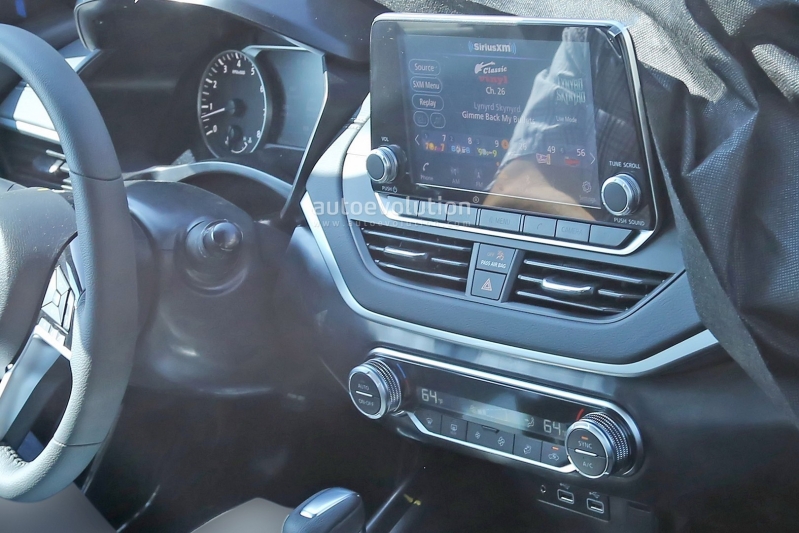 2019-nissan-altima-spied-inside-and-out-is-targeting-the-accord-and-camry_17.jpg