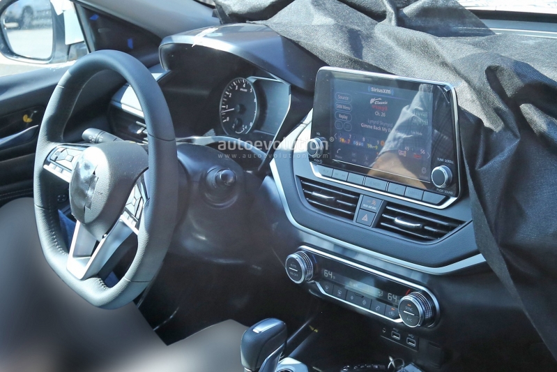 2019-nissan-altima-spied-inside-and-out-is-targeting-the-accord-and-camry_16.jpg