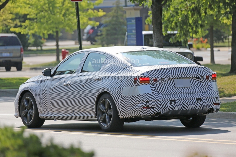 2019-nissan-altima-spied-inside-and-out-is-targeting-the-accord-and-camry_10.jpg