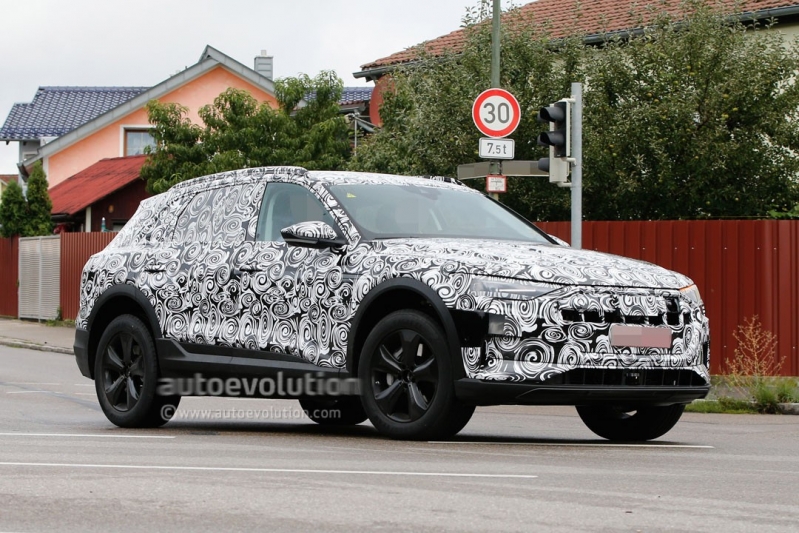spyshots-audi-e-tron-quattro-electric-suv-looks-too-sexy-not-to-get-an-ice_3.jpg